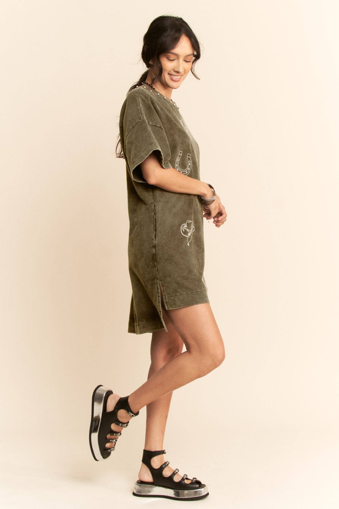 MINERAL EMBROIDERED SHORT SLEEVE TERRY DRESS: WASHED BLACK / S