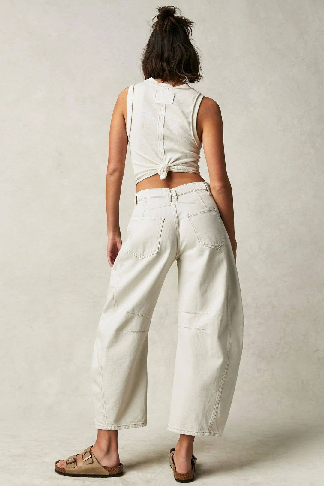 Slouchy Curved leg shape Barrel Jeans: Black