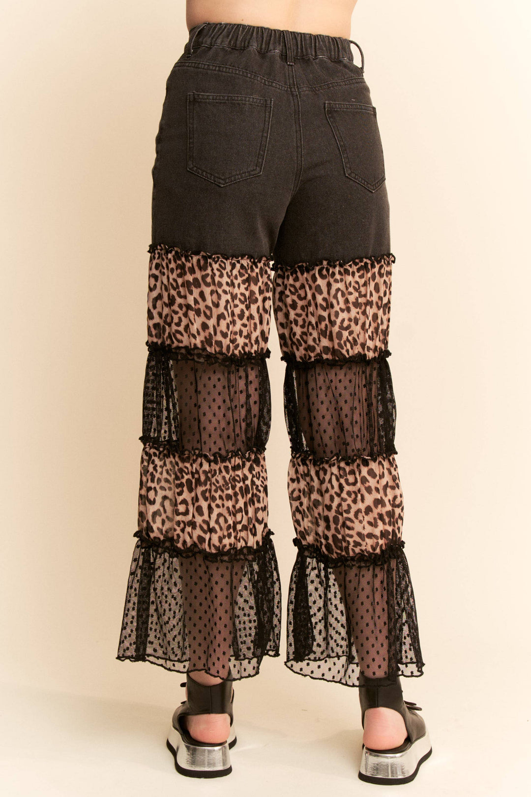 LEOPARD PRINT AND DOTTED RUFFLE DENIM PANTS: Black Denim / M