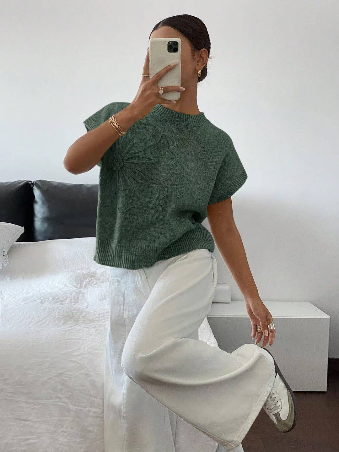 Camellia pattern knit sweater short sleeve vest: Charcoal / XL