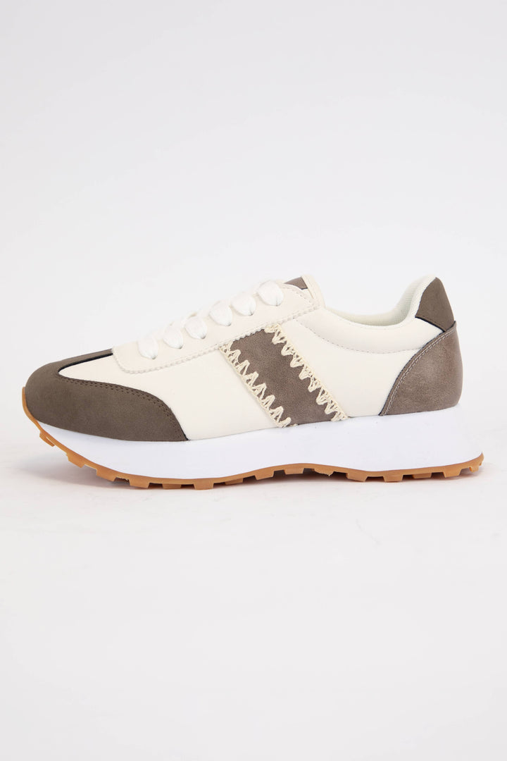 POETRY STITCHED EDGE DESIGN LIGHTWEIGHT SNEAKERS: BLACK / 9