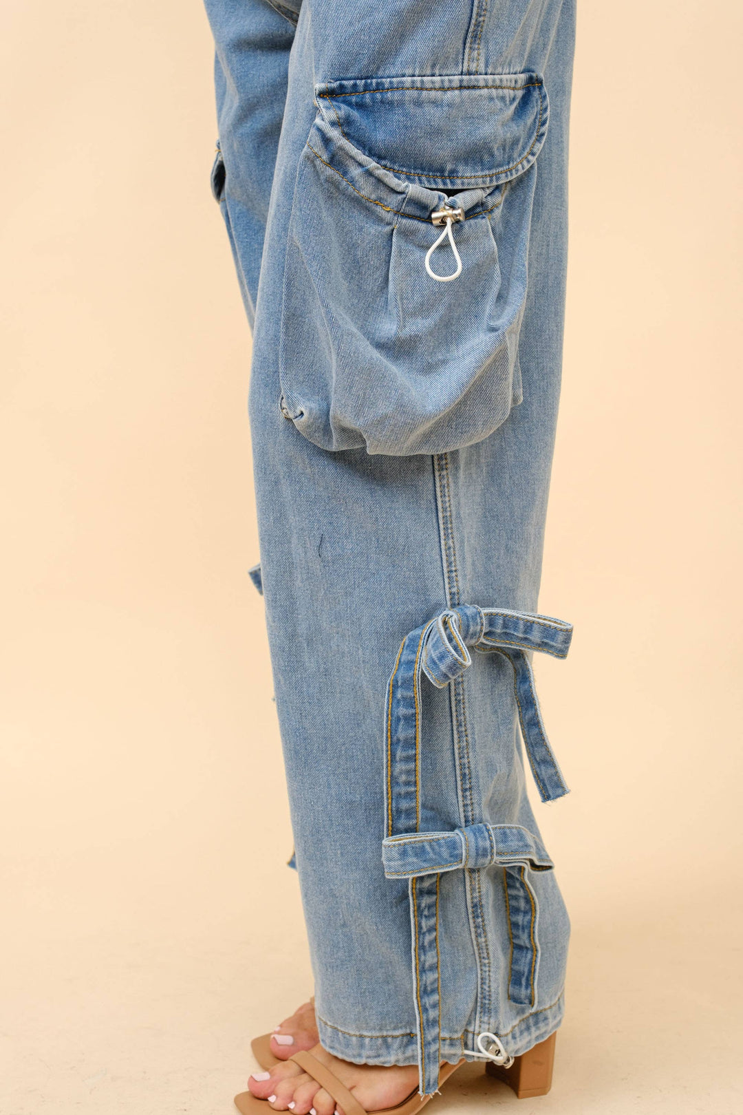 18034P - Mid Rise Baggy Cargo Jeans: MED WASH / L