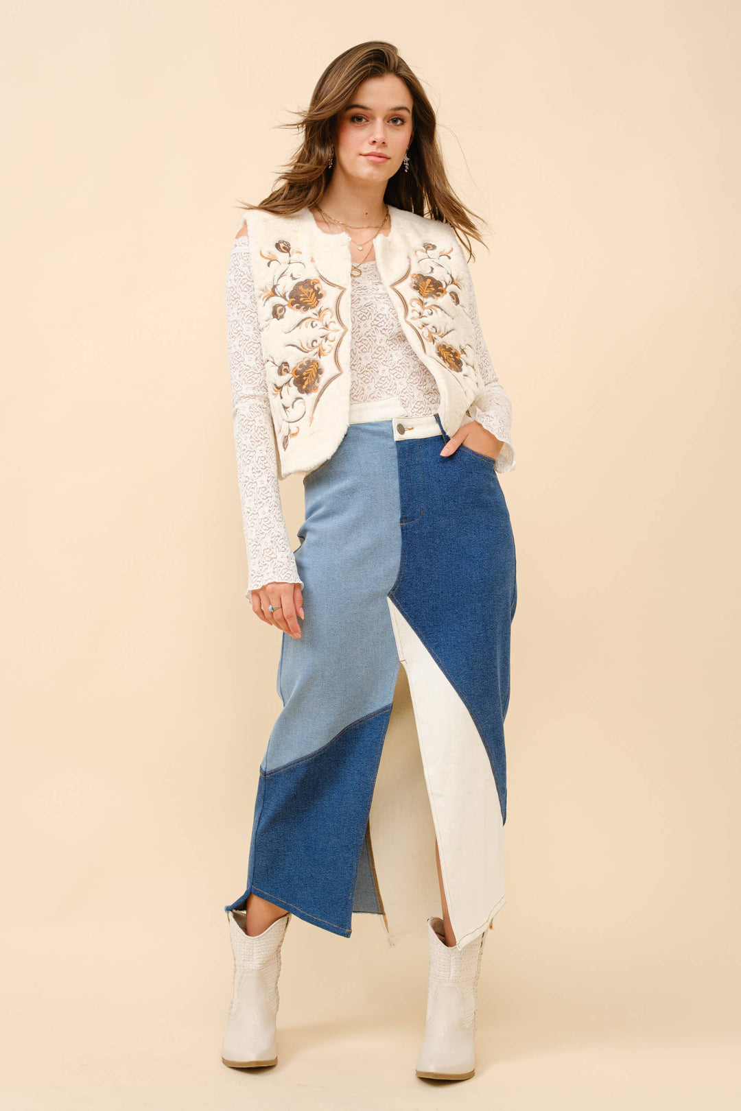 35084J - Western Embroidered Fur Vest: OFF WHITE / M