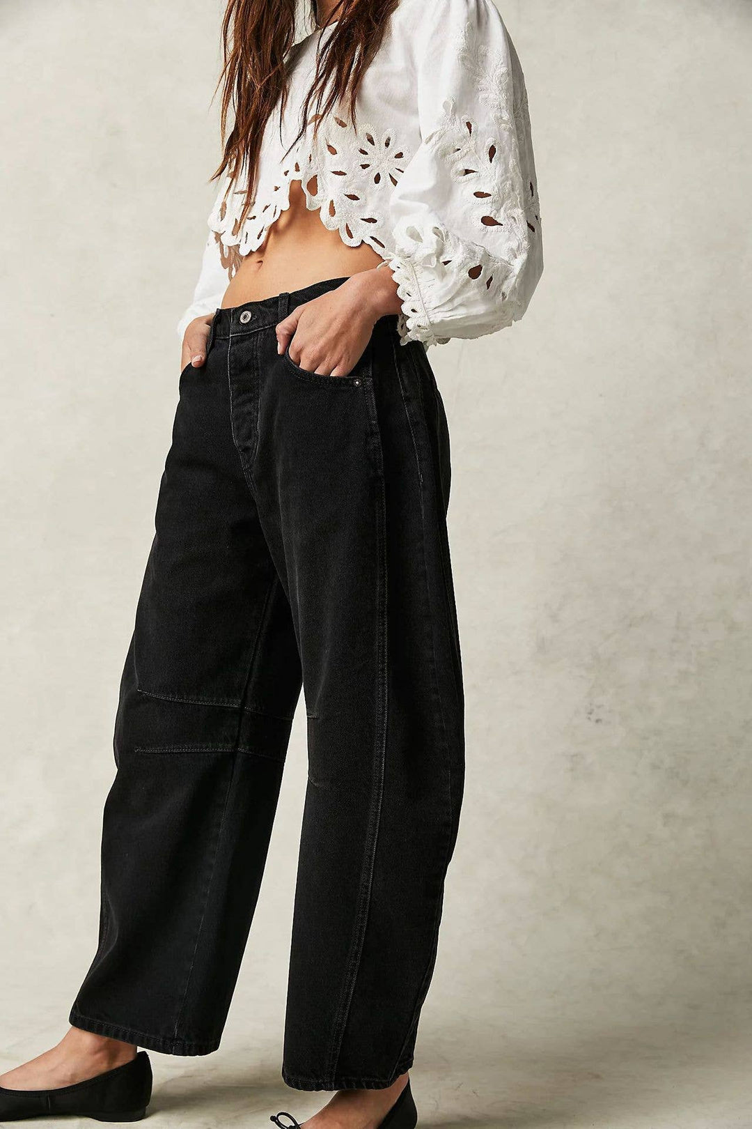 Slouchy Curved leg shape Barrel Jeans: Black / M