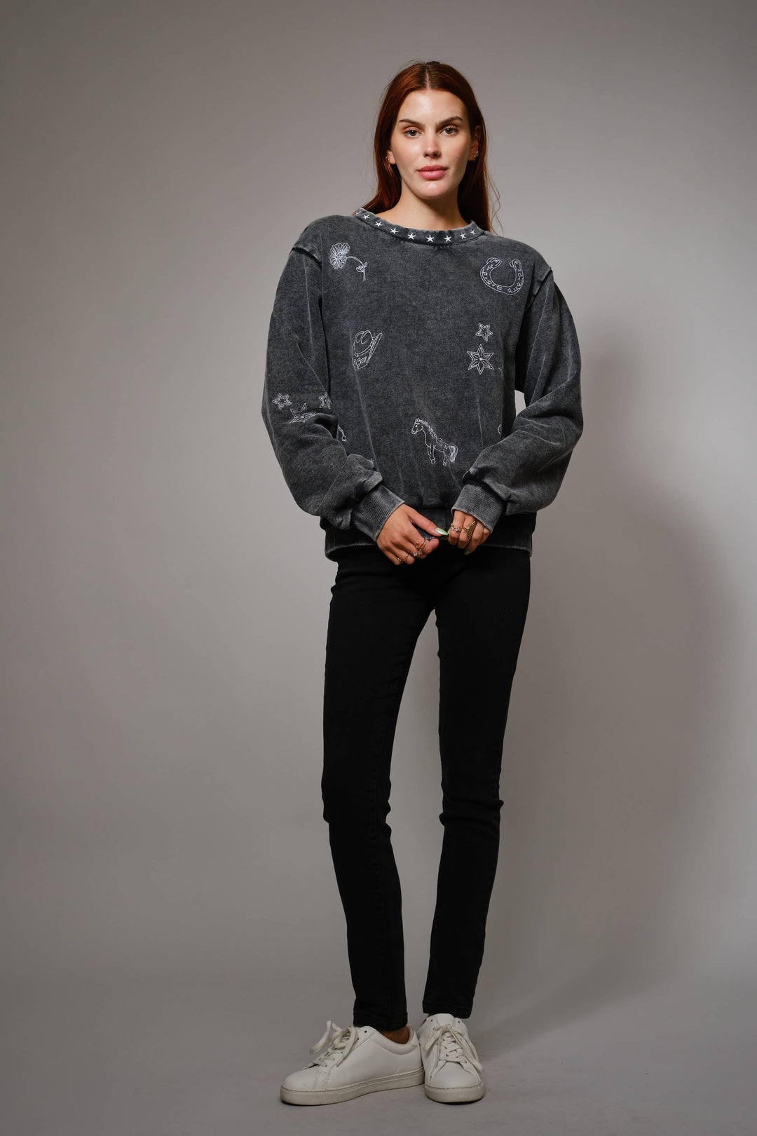 91628T - Mineral Wash Western Embroidered Sweatshirt: CHARCOAL / M