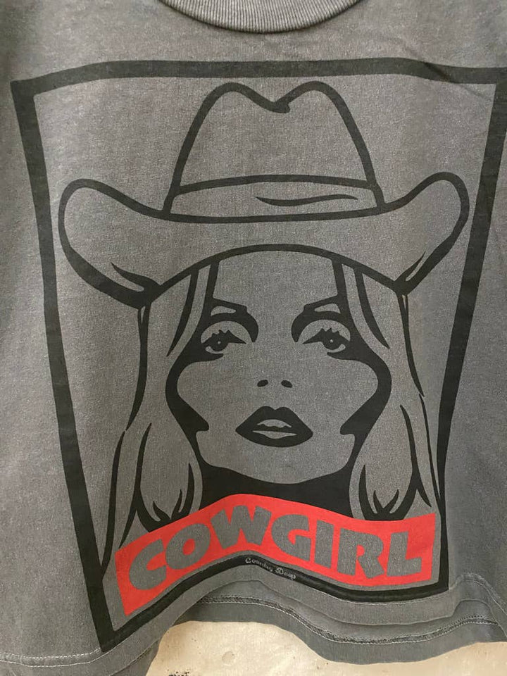 Cowgirl 90's Boxy midriff pinned sleeve muscle top tee