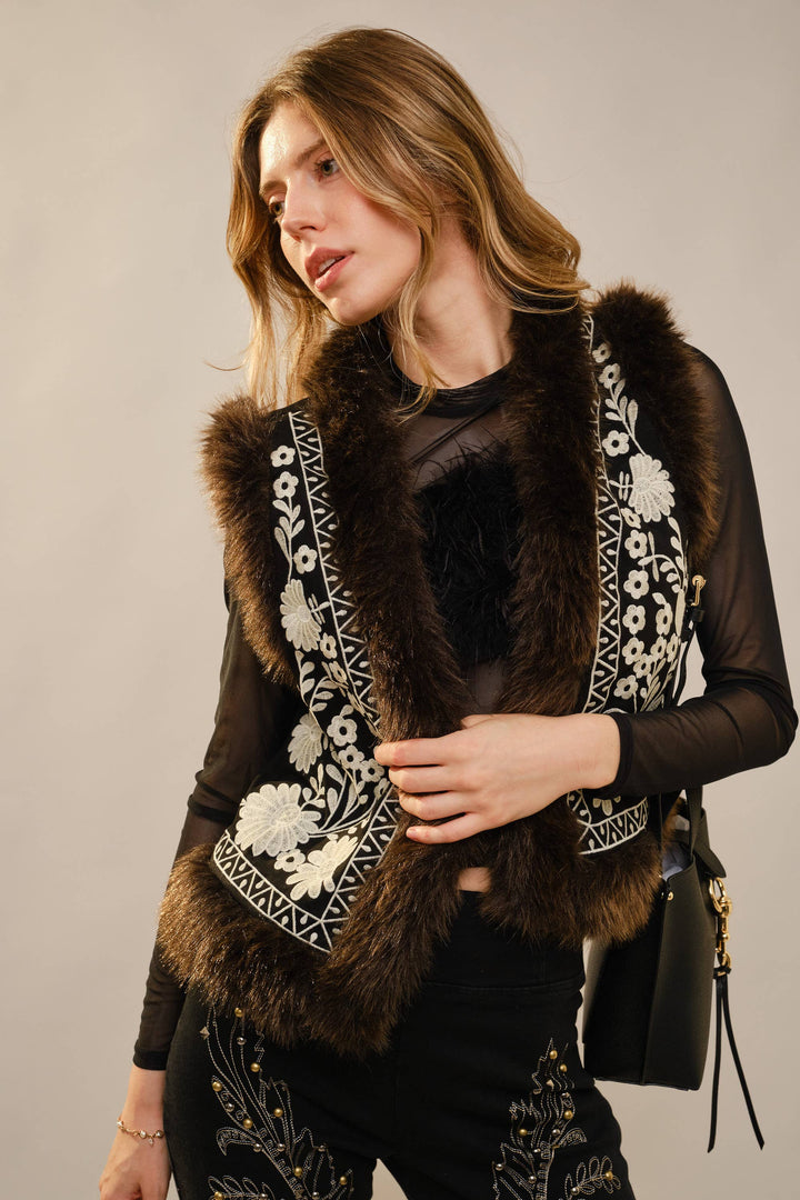91718V Embroidered Suede Vest With Fur Trim: BEIGE / S-M-L