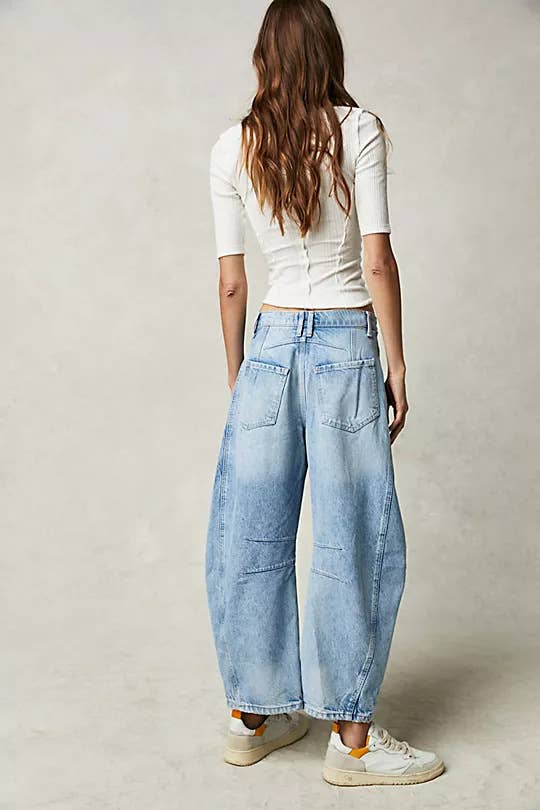 Slouchy Curved leg shape Barrel Jeans: Light blue