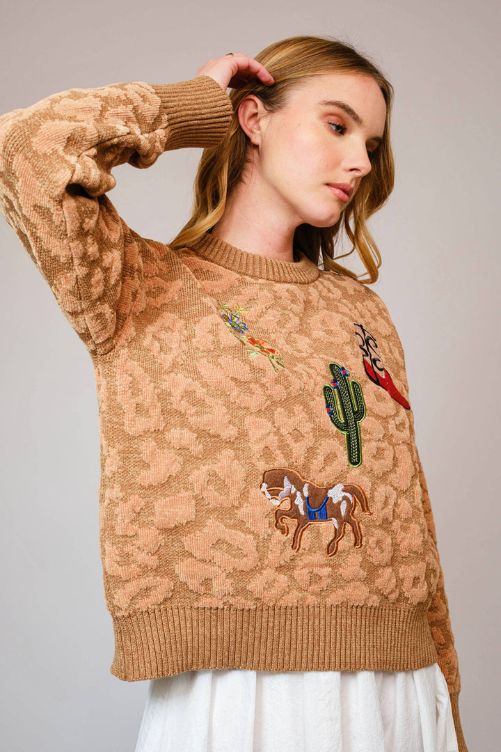 33116W Leopard Western Patch Crewneck Sweater: CAMEL / S-M-L