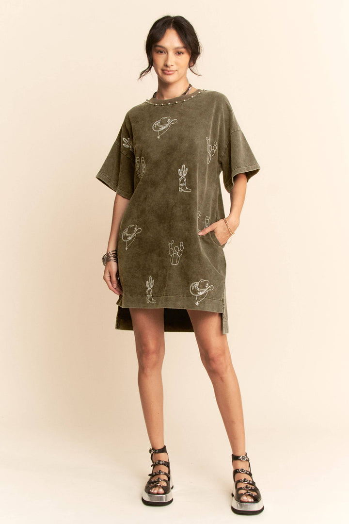 MINERAL EMBROIDERED SHORT SLEEVE TERRY DRESS: WASHED BLACK / M
