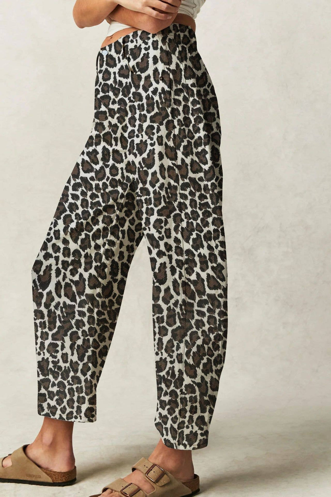 Leopard print barrel jeans: Mocha / S