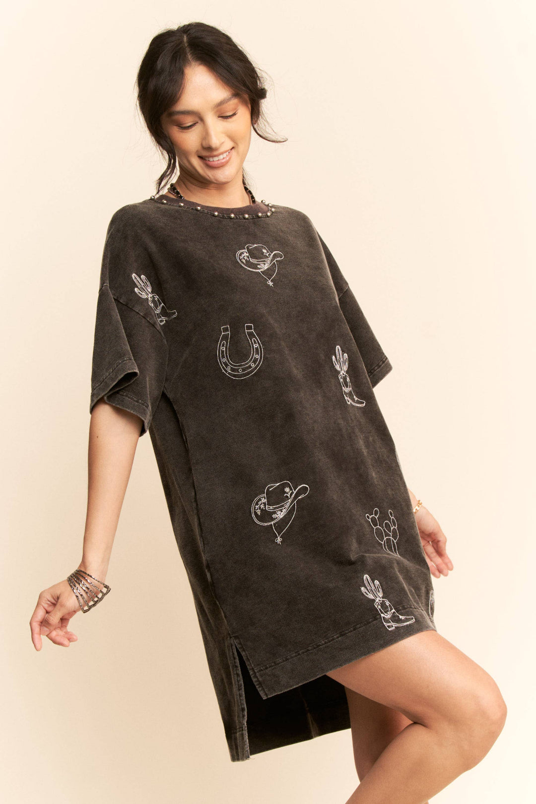 MINERAL EMBROIDERED SHORT SLEEVE TERRY DRESS: WASHED BLACK / S