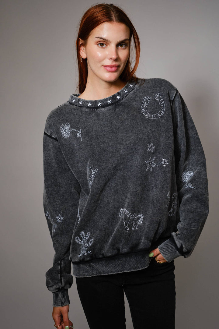 91628T - Mineral Wash Western Embroidered Sweatshirt: CHARCOAL / M