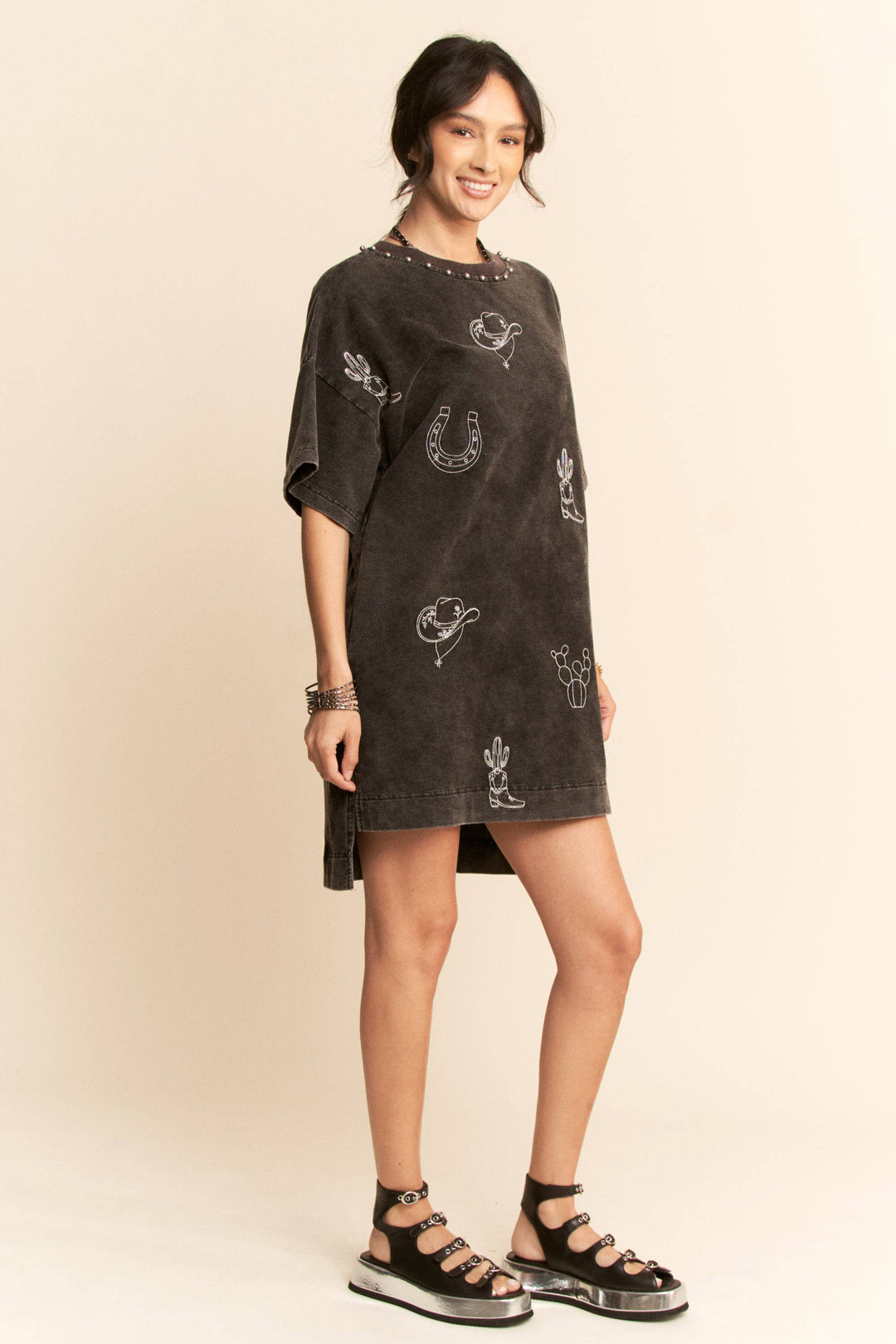 MINERAL EMBROIDERED SHORT SLEEVE TERRY DRESS: WASHED BLACK / L