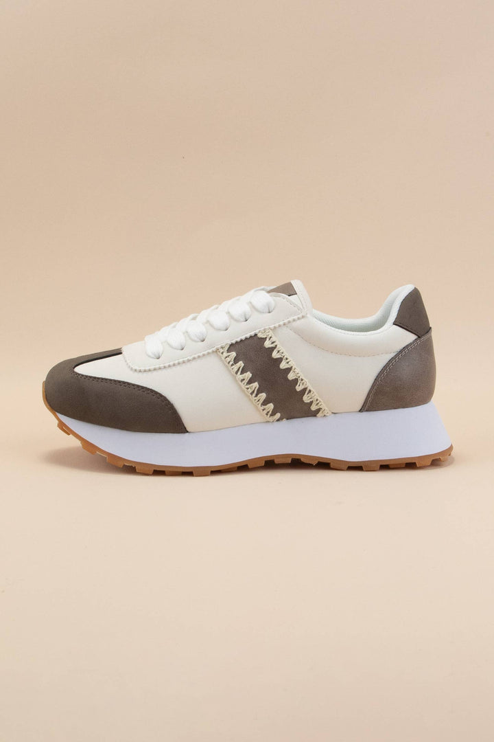 POETRY STITCHED EDGE DESIGN LIGHTWEIGHT SNEAKERS: BLACK / 8.5