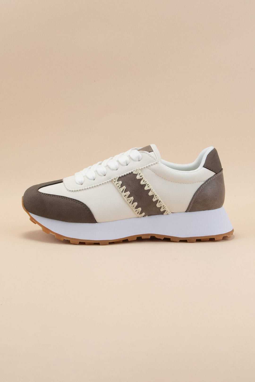 POETRY STITCHED EDGE DESIGN LIGHTWEIGHT SNEAKERS: BLACK / 6.5